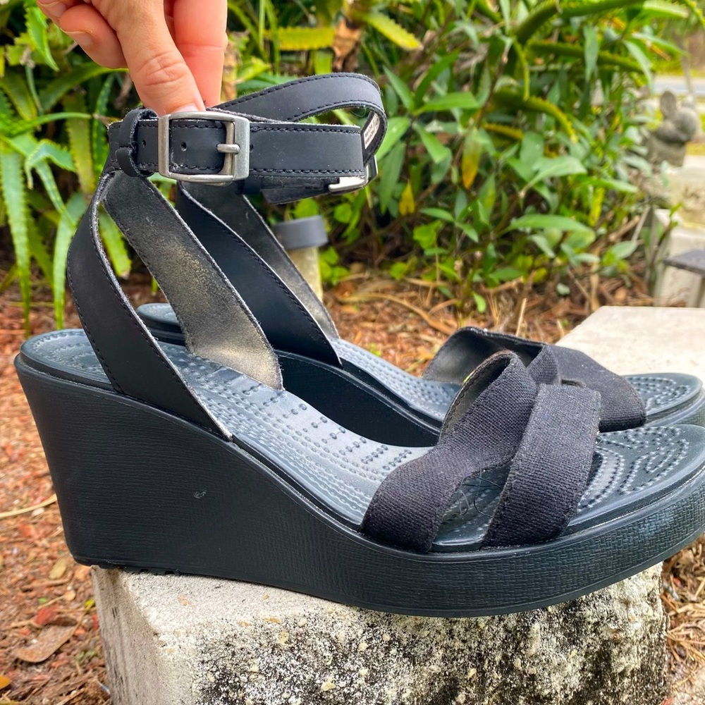 Crocs Leigh II 8 Black Wedge Sandals
